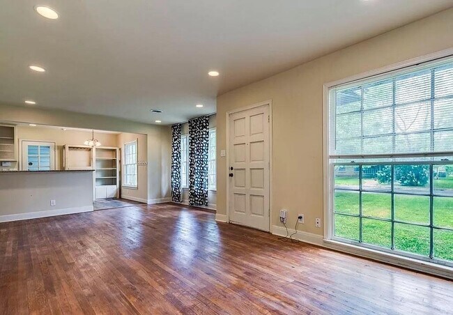 Building Photo - 4902 Valley Oak Dr