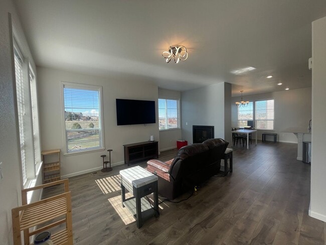 Building Photo - The Lifestyle You Seek!