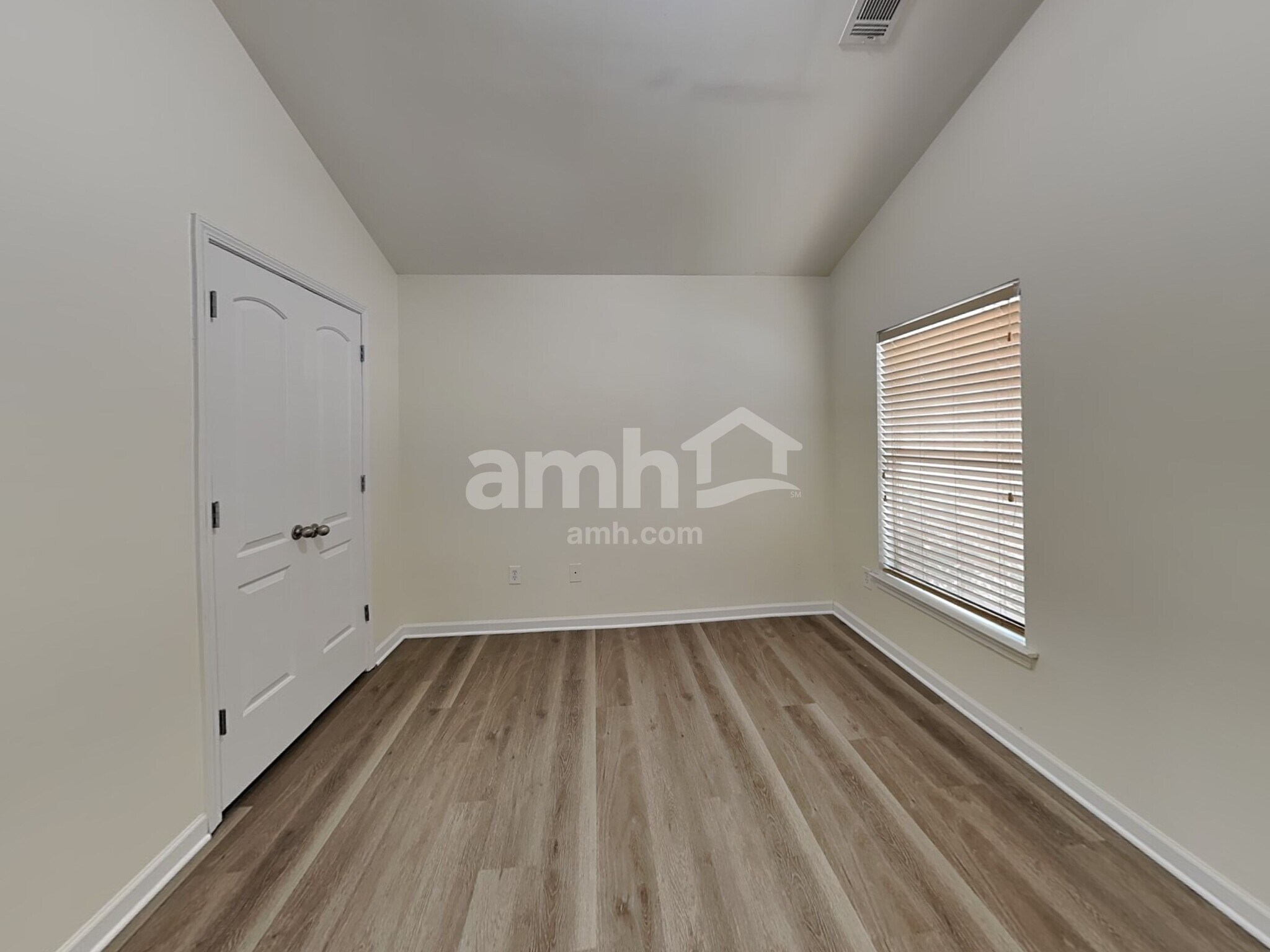 Building Photo - 70 Camden Way