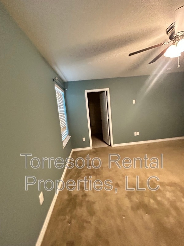 Building Photo - 5910 Sandy Lake St