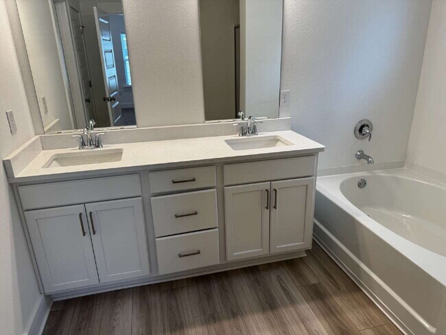 Building Photo - 157 Blooming Cv