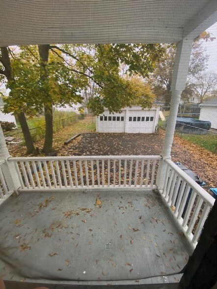 Building Photo - 1320 W 7th St