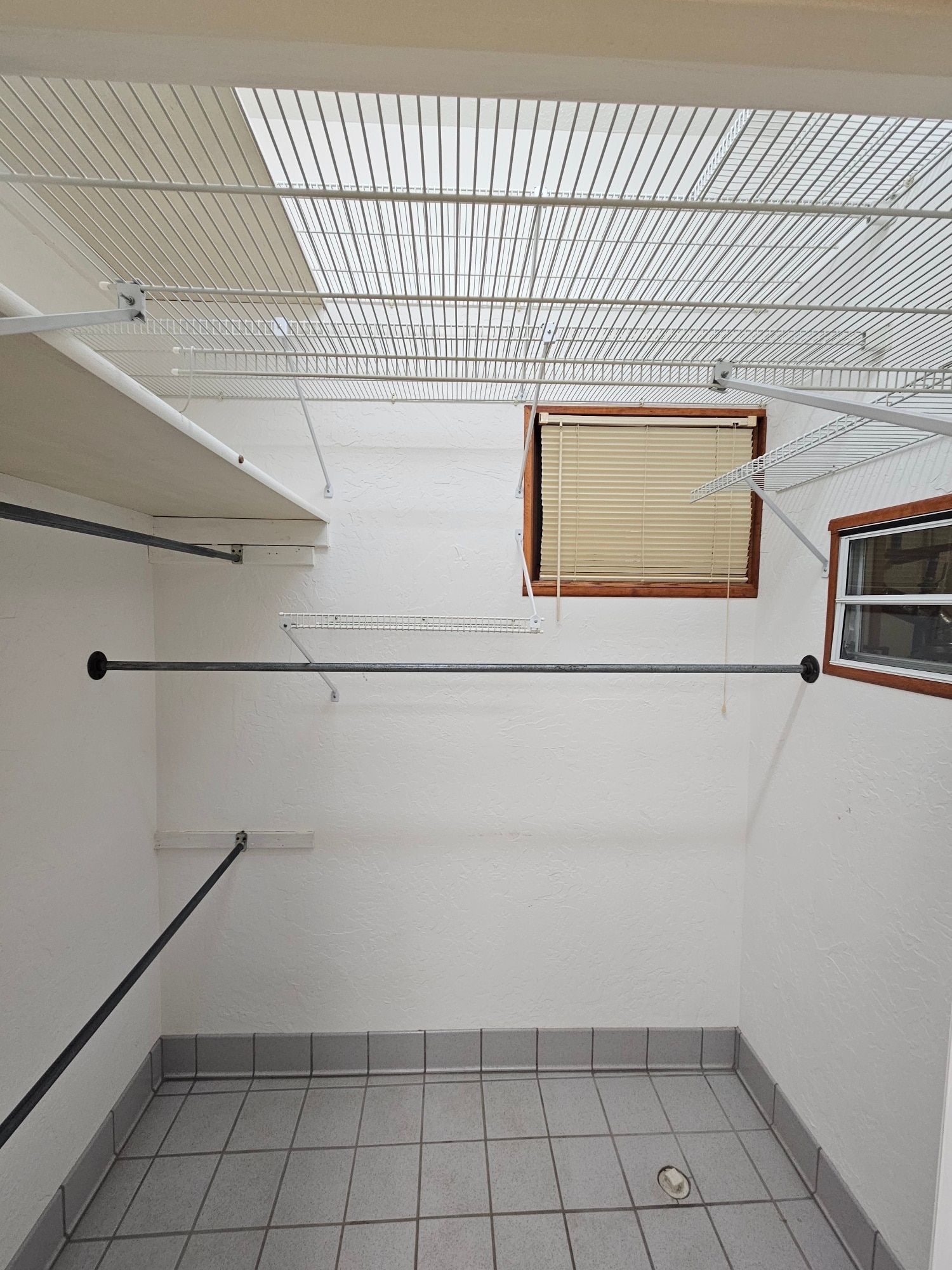 Building Photo - 440 Drummond St