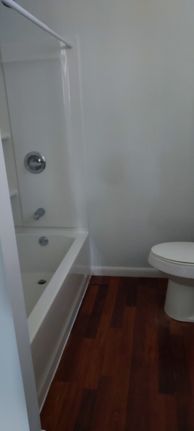 Building Photo - 518 4th St