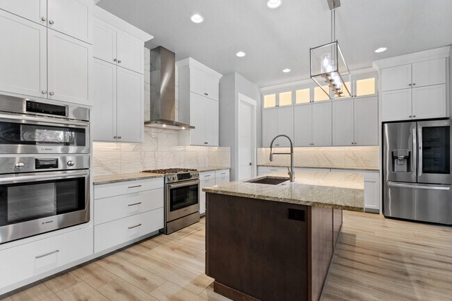 Building Photo - 9042 S La Pampa Way