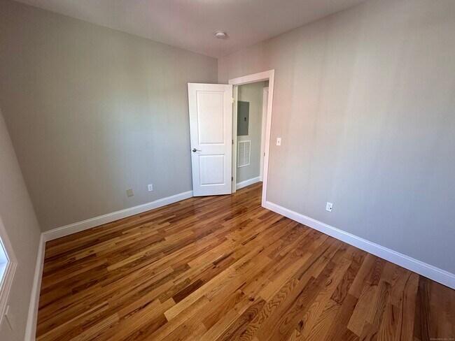 Building Photo - 41 Darina Pl