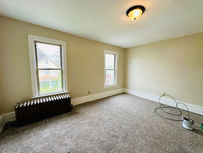 Building Photo - 1115 Karl Ave