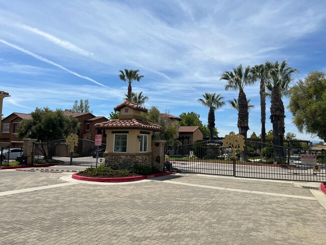 Building Photo - COMING SOON! Heather Ridge 2 Bedroom Townh...