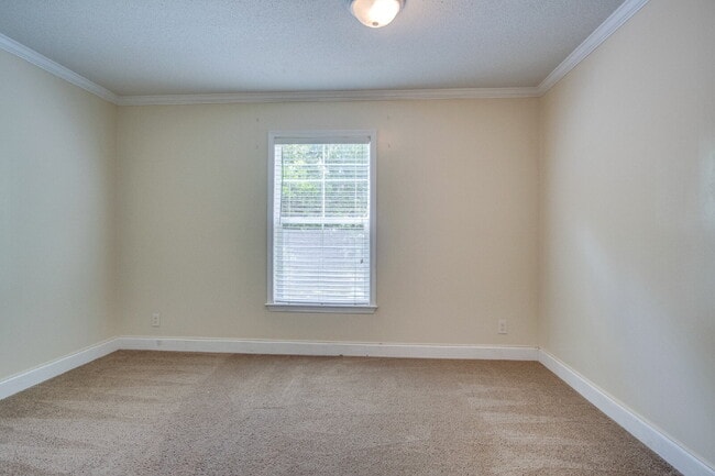 Building Photo - Don’t Miss This West Pensacola Rental — Open Floor Plan, Large Primary Suite, Outdoor Deck & Minu...