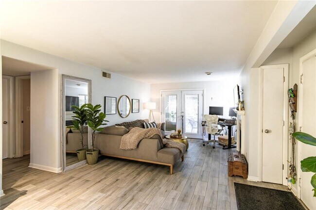 Building Photo - 2109 Defoors Ferry Rd NW