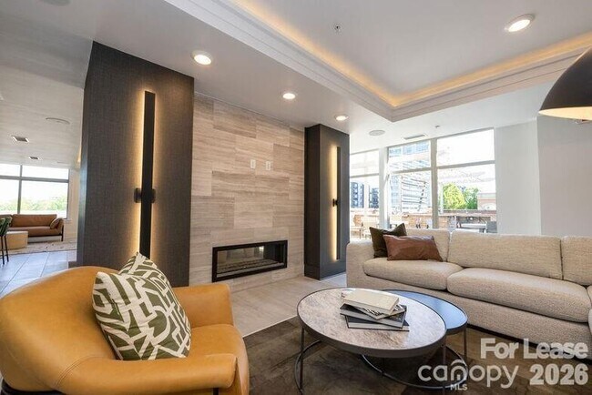 Building Photo - 425 W Trade St