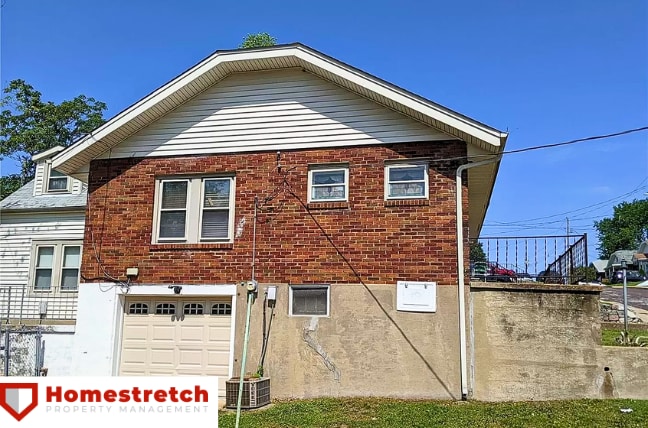 Building Photo - Three Bedroom Two Bath Home Coming Availab...