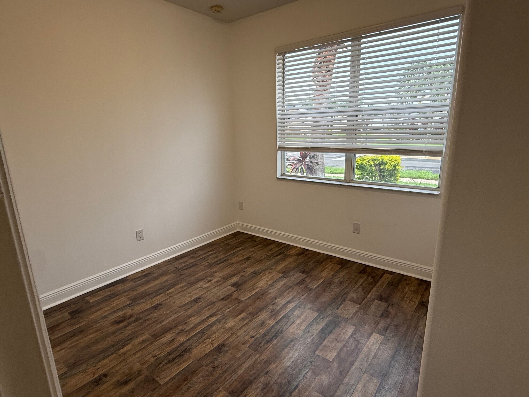 Building Photo - 502 First Cape Coral Dr