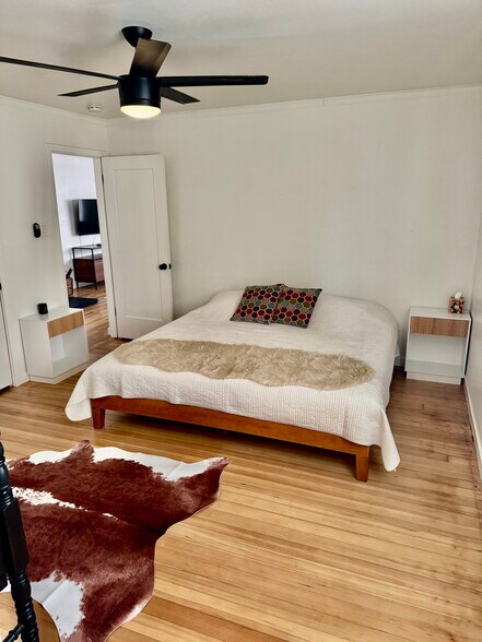 Building Photo - 715 Loma St