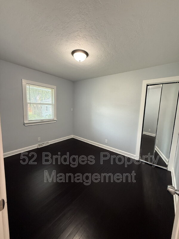 Building Photo - 2904 E 40th Ct