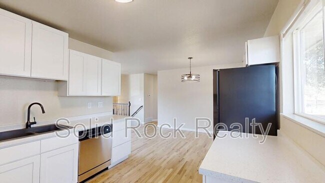 Building Photo - 1618 Shasta Dr