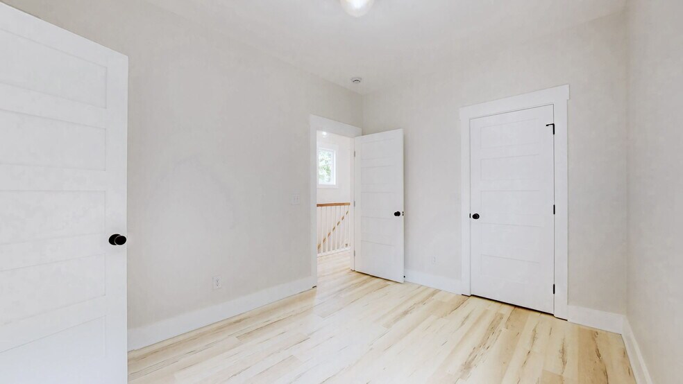 Building Photo - 2416 Albion St