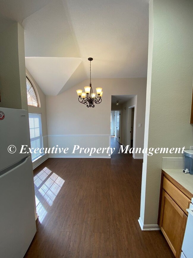 Building Photo - 917 Whirlaway Dr