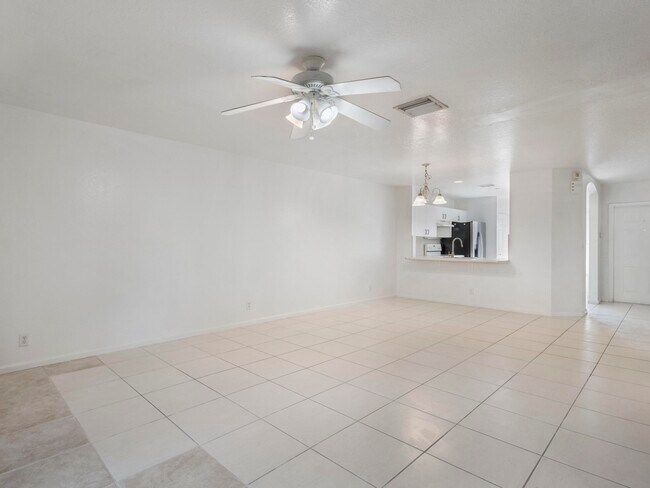 Building Photo - 970 Summit Lake Dr