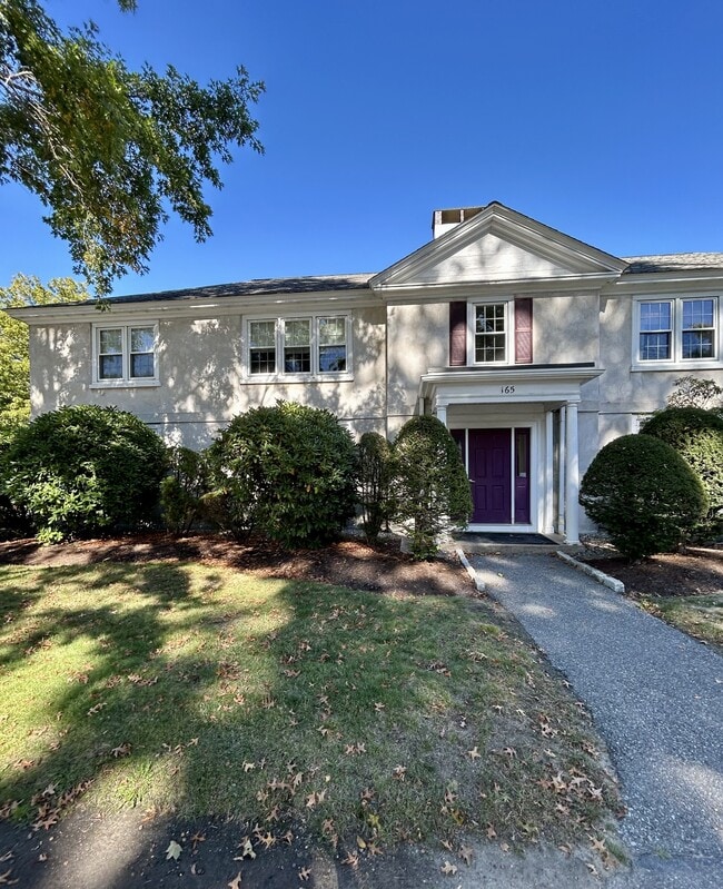 Building Photo - 165 Thoreau St