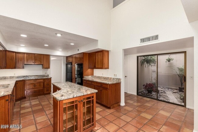 Building Photo - 20 E Redondo Dr