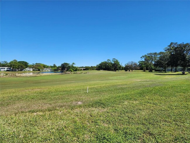 Building Photo - 552 Fairways Dr