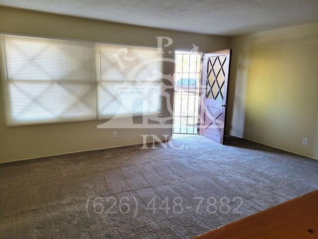 Building Photo - Spacious 2-Bedroom, 1-Bathroom Single-Leve...