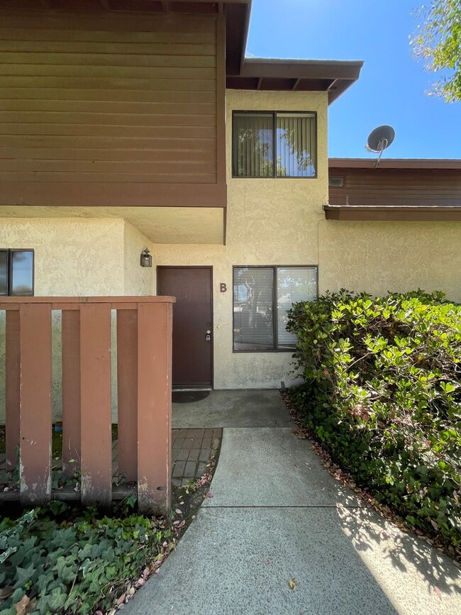 Building Photo - Upgraded Walnut Meadows Condo