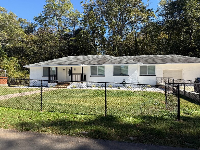 Primary Photo - 961 Eastside Dr SE