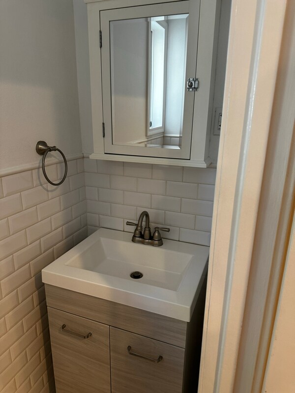 Building Photo - 4475 Larchwood Pl