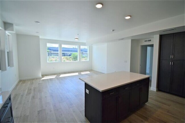 Building Photo - 8373 Iris Lumi Ln