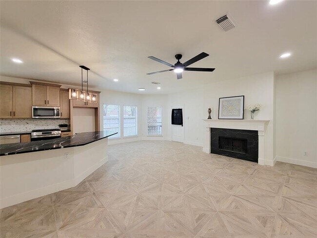 Building Photo - 218 Windrift Ct
