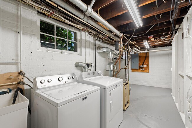 Building Photo - 2814 Bellevue Terrace NW