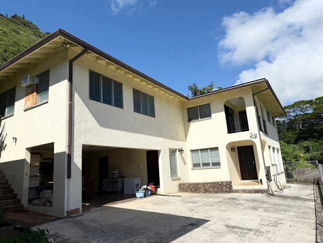 Primary Photo - Manoa Valley - 3 bedroom 2.5 bath house w/...