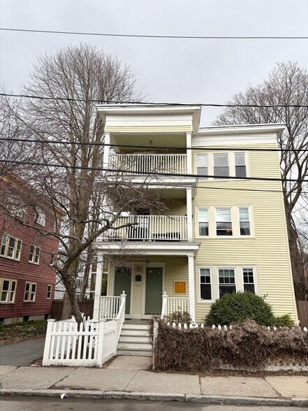 Building Photo - 94-96-96 Rossmore Rd