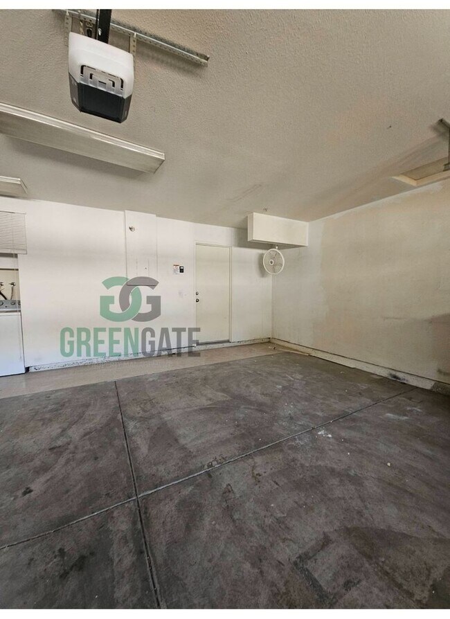 Building Photo - Charming 3 Bedroom 2 Bath Condo in TRACY! ...