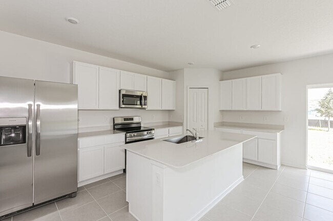 Building Photo - 3483 Howell Dr
