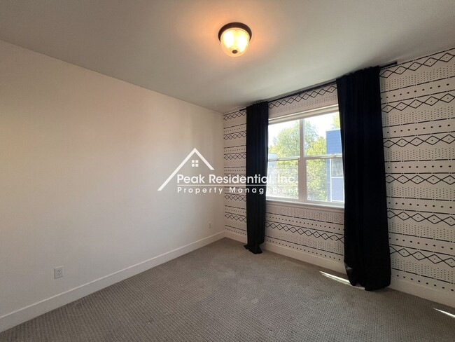 Building Photo - Elevated Luxury Living in This Updated 3BD/3.5BA Downtown Home with Private Rooftop