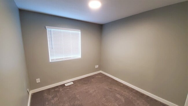 Building Photo - 448 N 18th Ave