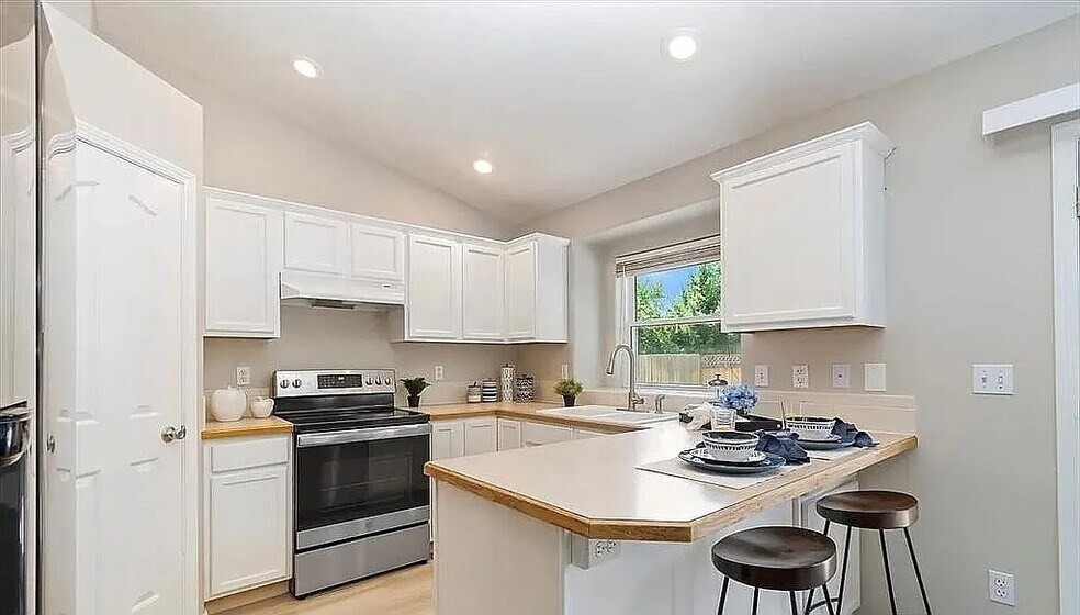 Building Photo - 6001 S Sweet Gum Way