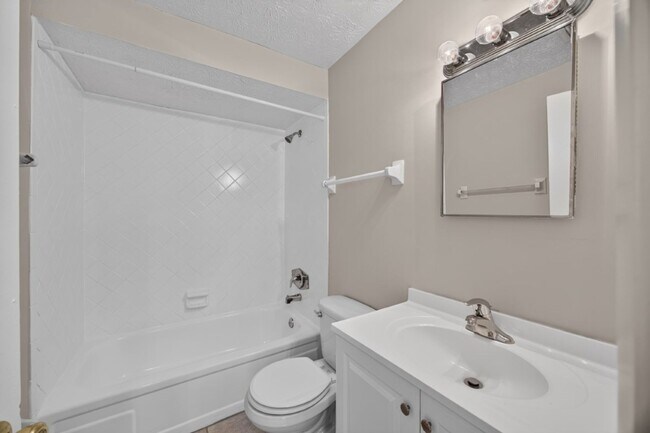 Building Photo - Cute 3/2 Home in Orange park on a corner lot