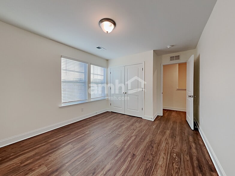 Building Photo - 144 Twin River Dr