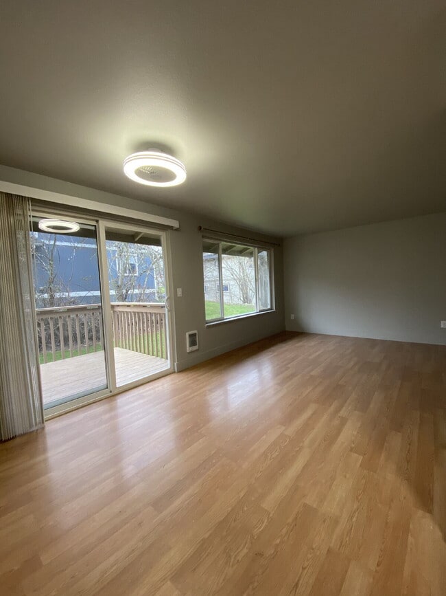 Building Photo - Cozy 2-bedroom, 1-bathroom, Single Level, ...