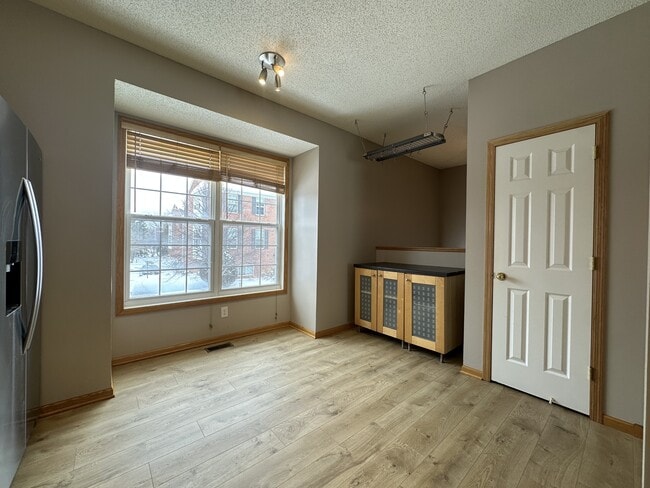 Building Photo - 405 Village Pkwy