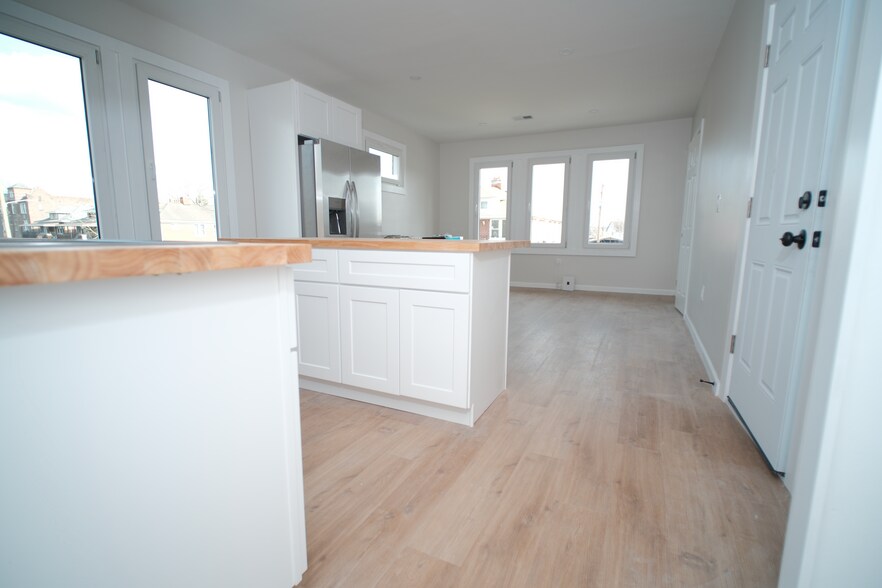 Building Photo - 476 W Savannah St