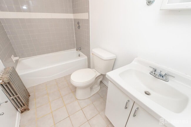 Building Photo - 217 MacArthur Ave