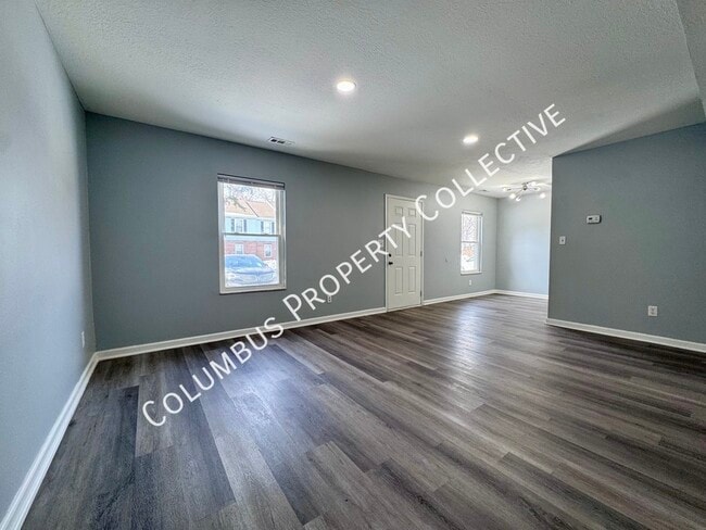 Building Photo - 3285 E Mound St