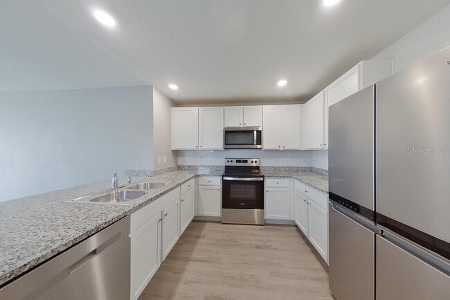 Building Photo - 8684 SW 44th Ct