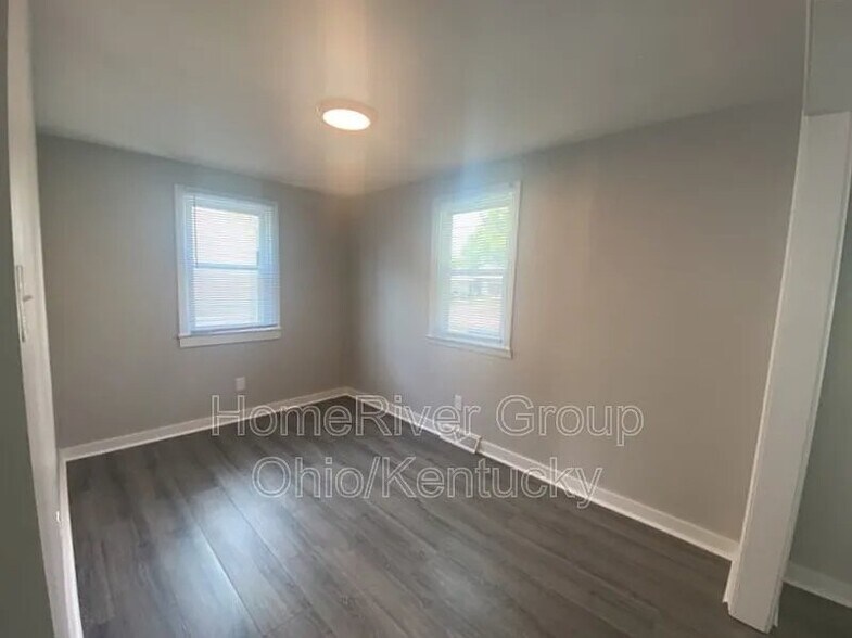 Building Photo - 4618 Farnham Ave