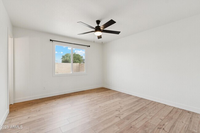 Building Photo - 4740 W Columbine Dr